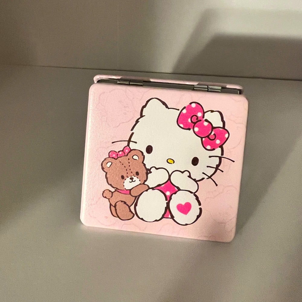 COPY - Hello kitty compact mirror